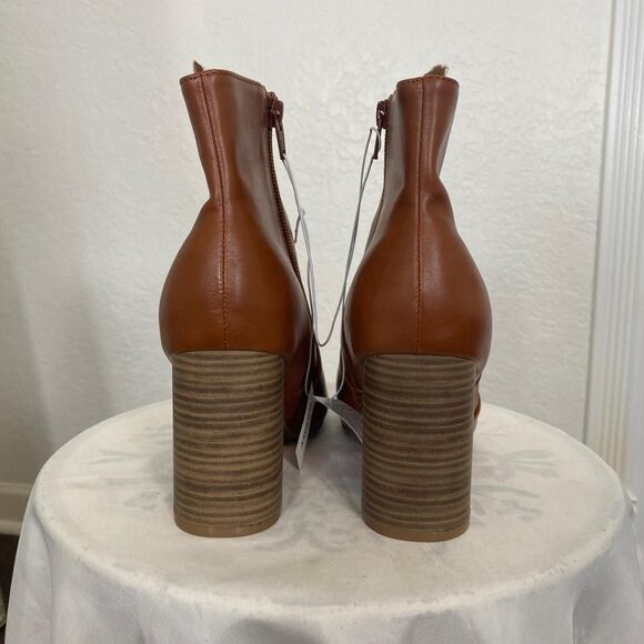 Old Navy NWT Elegant Cognac Brown Faux Leather Heeled Ankle Boots US 7 - Picture 3 of 8